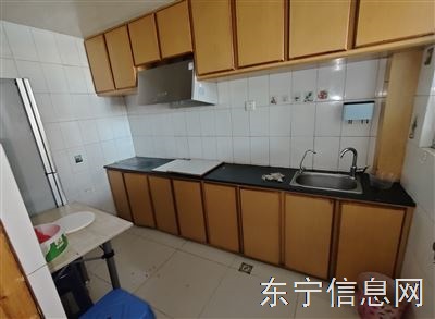 出租果品小区，三楼