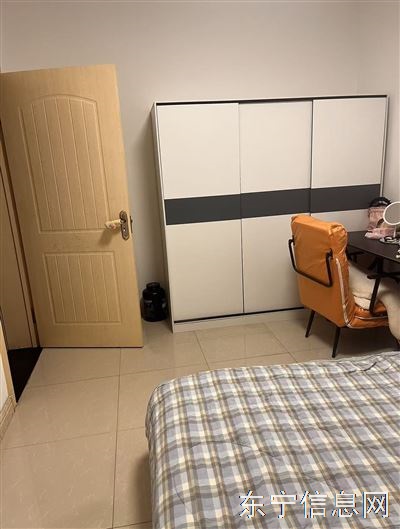 鼎新电梯四楼新装出租