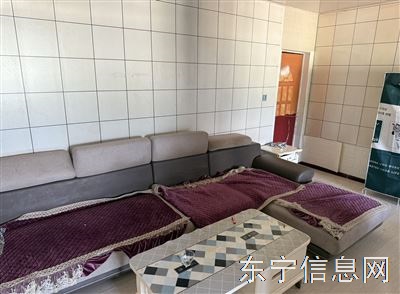 龙泉花园出租7楼步梯。 4300元一年包取暖