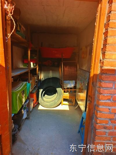 东宁市里一建小区仓房 11000元出售