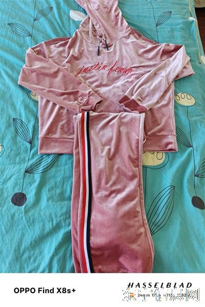 服装有全新的，有穿过几次的。