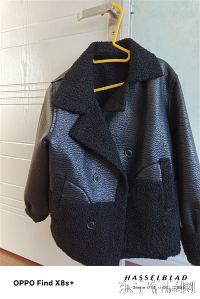 服装有全新的，有穿过几次的。