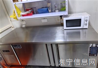 冰箱。