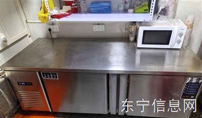 冰箱。